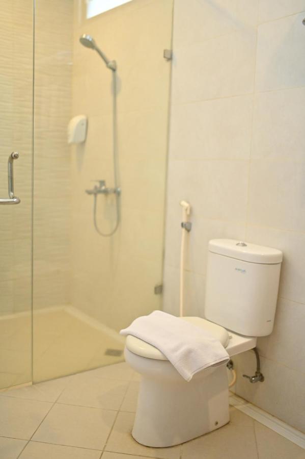Kawana Hotel Padang  Esterno foto