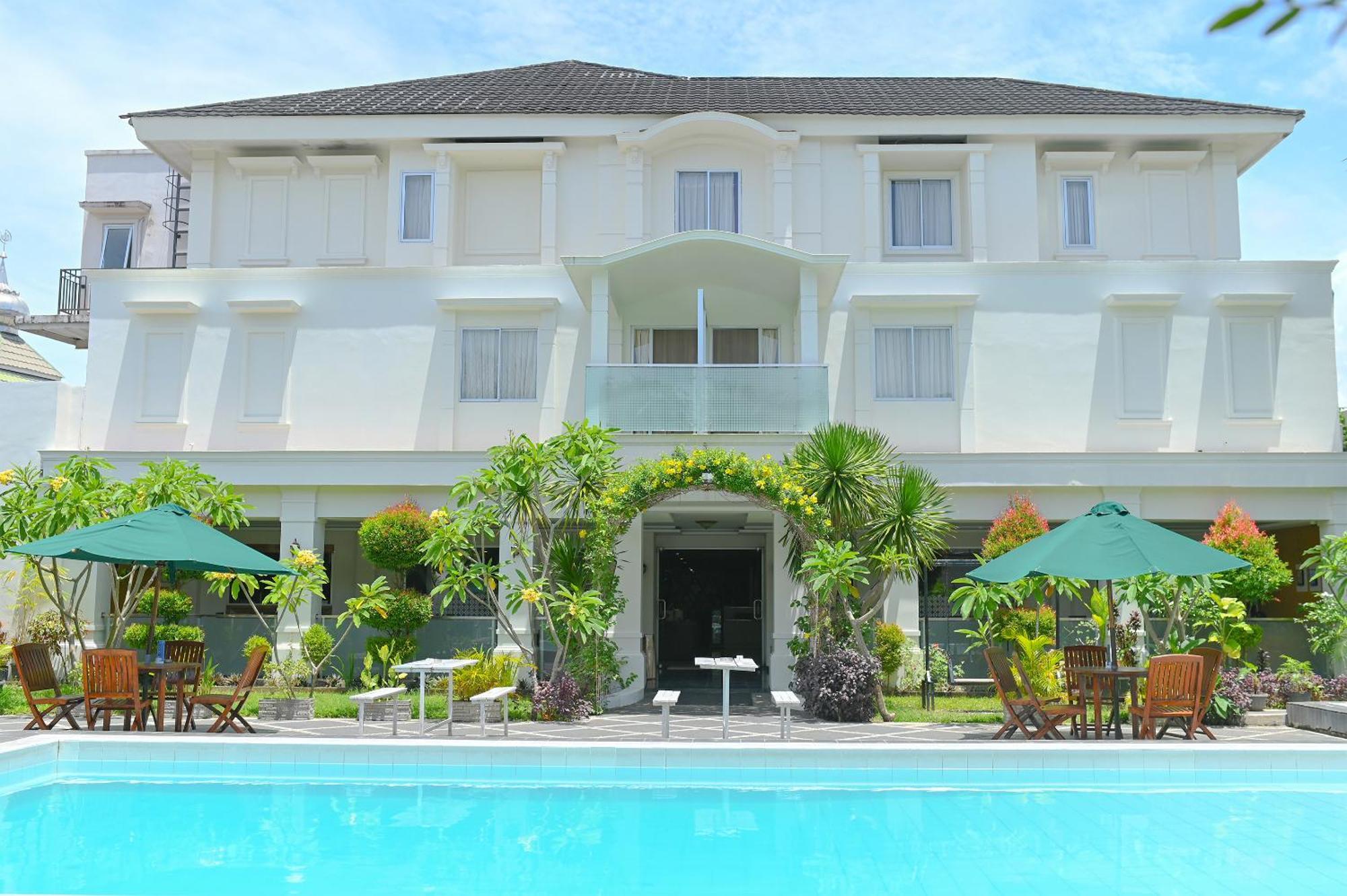 Kawana Hotel Padang  Esterno foto